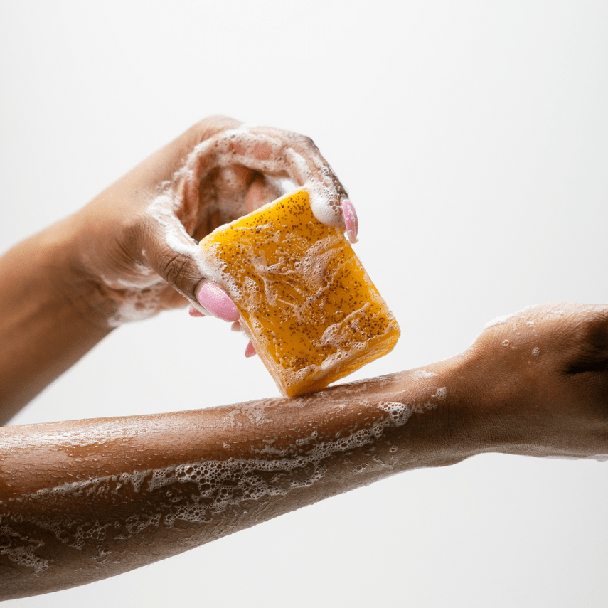 Savon au curcuma et à l’acide kojique - Éliminez 100% de vos taches sombres délicates et révélez une peau uniforme et lumineuse - BOUTIQUE SN